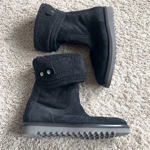 Aquatalia black suede leather fleece lined fold over winter snow boots 9
